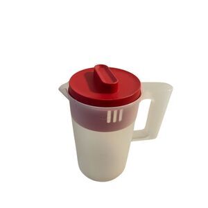 Rubbermaid 2qt pitcher red top‎